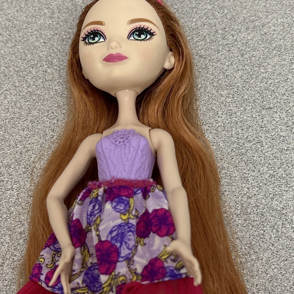 Ever After High Holly O'Hair Doll, Includes Hair‎ Curler. - Picture 4 of 6